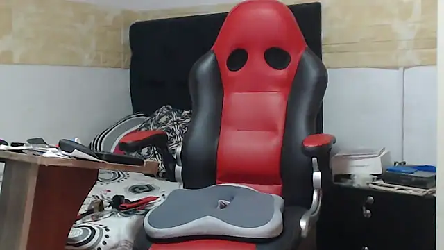 VALENTINO1983  online show from October 2025 04:38:01 PM