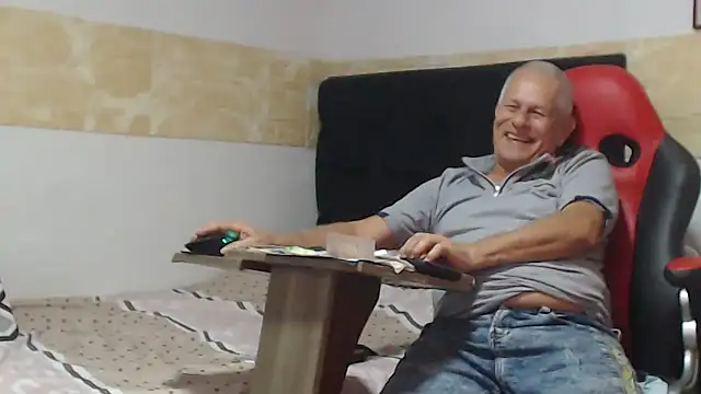 VALENTINO1983  online show from October 2025 02:00:01 AM