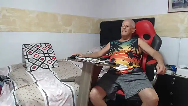 VALENTINO1983  online show from October 2025 09:04:02 PM