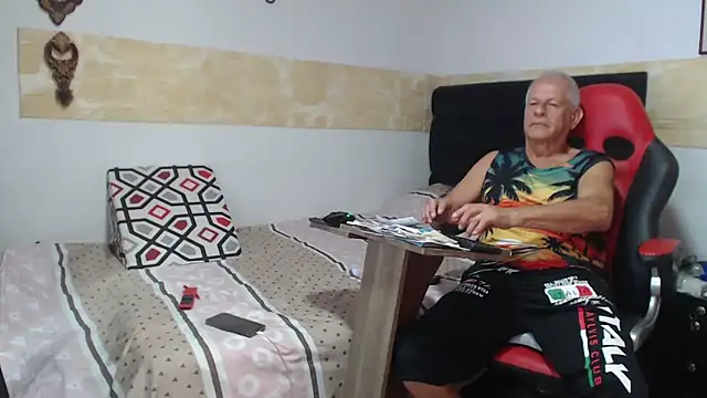 VALENTINO1983  online show from October 2025 03:45:02 PM