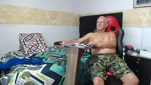 VALENTINO1983  online show from November 2025 05:36:02 PM