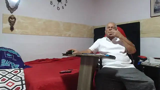 VALENTINO1983  online show from February 2026 09:32:02 PM