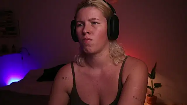 moonamii online show from December 2024 05:15:02 PM