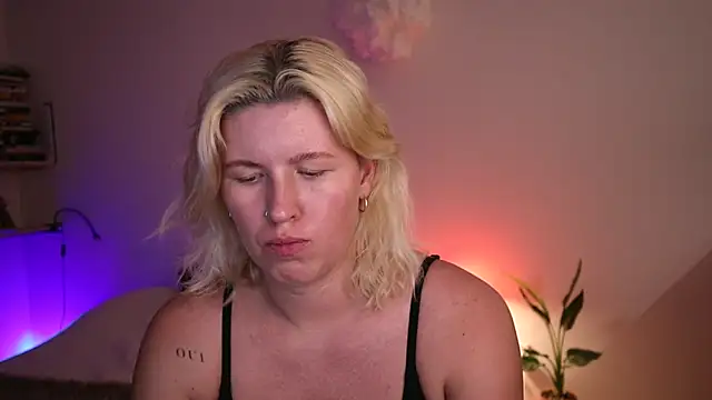 moonamii online show from January 2025 07:13:02 PM