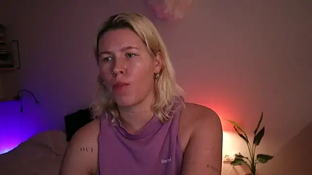 moonamii online show from February 2025 05:01:02 PM