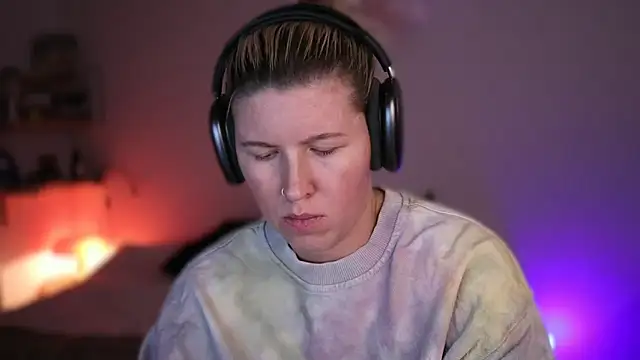 moonamii online show from March 2025 06:39:02 PM