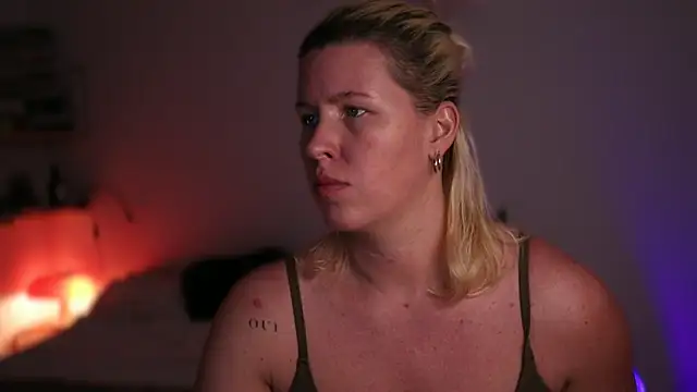 moonamii online show from March 2025 07:01:02 PM