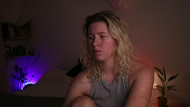 moonamii online show from September 2025 04:22:02 PM