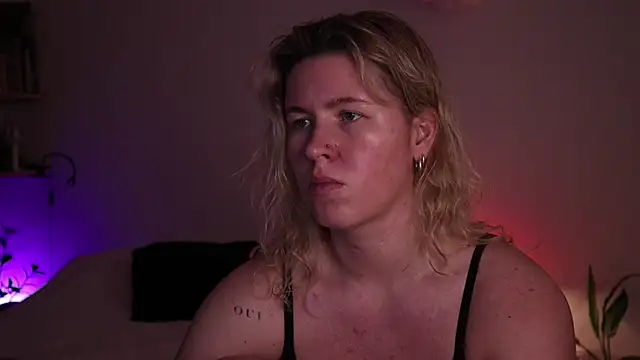 moonamii online show from November 2025 04:18:02 PM