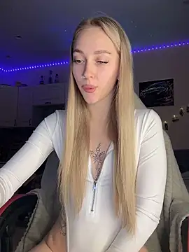 Snapshot of Good__Girl_ chatting on September 2025 04:41:02 PM Good Girl online show from September 2025 04:41:02 PM