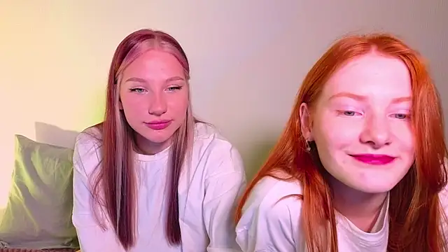 Snapshot of MiaKeler chatting on December 2024 07:16:01 PM MiaKeler online show from December 2024 07:16:01 PM