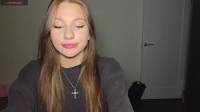 Snapshot of MiaKeler chatting on February 2025 10:01:01 PM MiaKeler online show from February 2025 10:01:01 PM