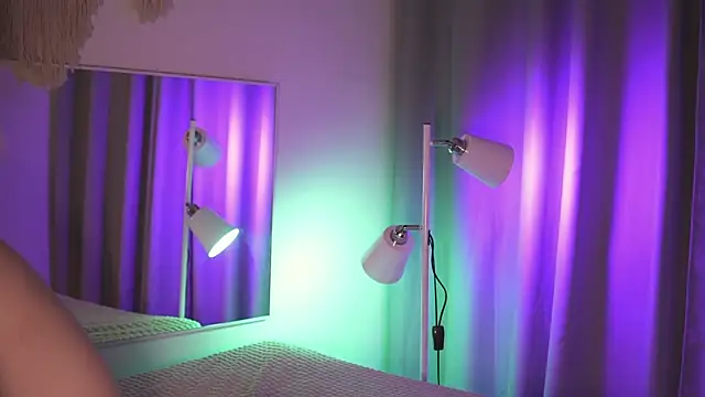 Snapshot of MiaKeler chatting on March 2025 04:58:02 PM MiaKeler online show from March 2025 04:58:02 PM