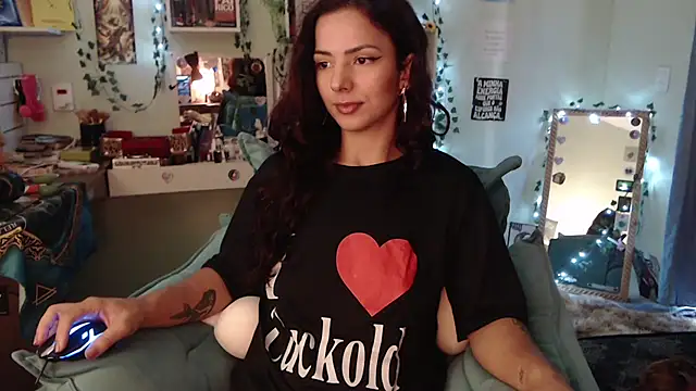 Snapshot of BeellyDance chatting on September 2025 07:50:02 PM BeellyDance online show from September 2025 07:50:02 PM