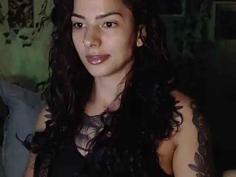 Snapshot of BeellyDance chatting on October 2025 12:08:02 AM BeellyDance online show from October 2025 12:08:02 AM