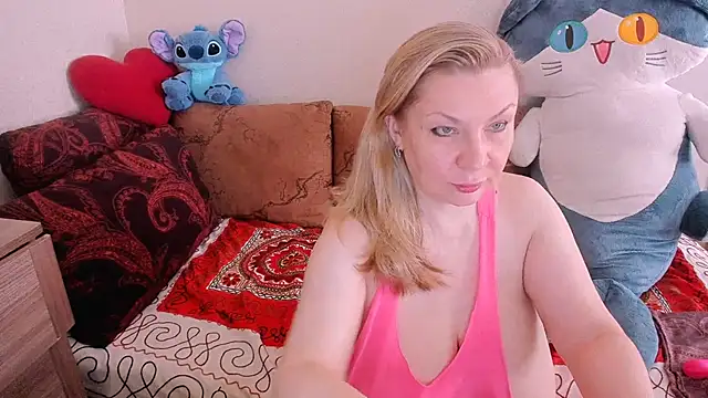 Snapshot of KerryBlareX chatting on April 2026 11:33:02 AM KerryBlareX online show from April 2026 11:33:02 AM