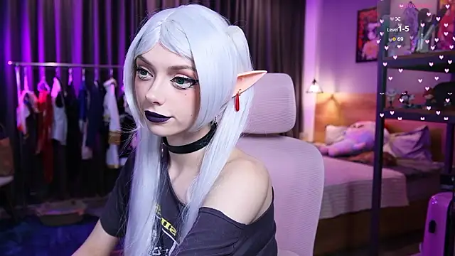 Snapshot of HolliWould_ chatting on February 2026 10:58:02 AM HolliWould online show from February 2026 10:58:02 AM