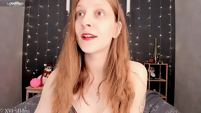 Snapshot of SolarAlice chatting on December 2024 08:53:02 PM SolarAlice online show from December 2024 08:53:02 PM