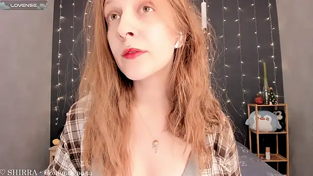 Snapshot of SolarAlice chatting on December 2024 06:26:02 PM SolarAlice online show from December 2024 06:26:02 PM