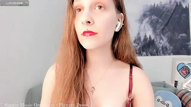 Snapshot of SolarAlice chatting on March 2025 06:34:01 PM SolarAlice online show from March 2025 06:34:01 PM