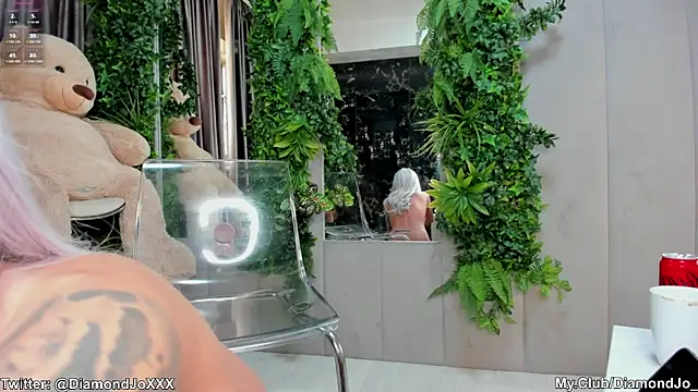 Snapshot of DiamondJo_ chatting on January 2025 06:49:02 AM DiamondJo online show from January 2025 06:49:02 AM