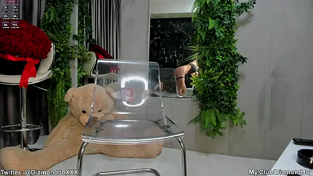 Snapshot of DiamondJo_ chatting on February 2025 12:05:01 AM DiamondJo online show from February 2025 12:05:01 AM