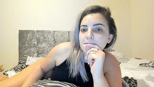 Snapshot of leilahot14 chatting on January 2025 02:24:02 PM leilahot14 online show from January 2025 02:24:02 PM