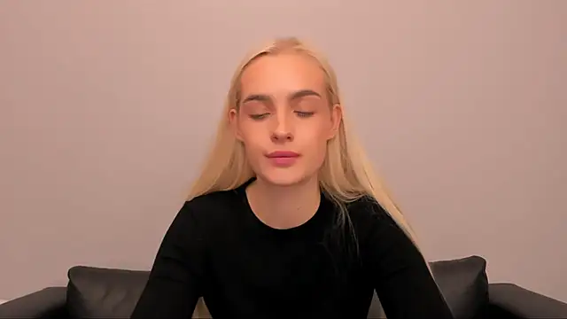 OliviaKisss online show from November 2025 08:00:01 PM