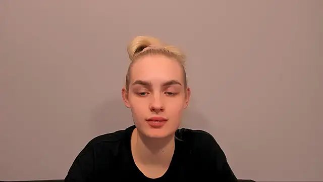 OliviaKisss online show from February 2026 07:01:01 PM