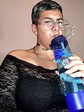 Snapshot of Yessi_rousse chatting on January 2026 11:32:02 PM Yessi rousse online show from January 2026 11:32:02 PM