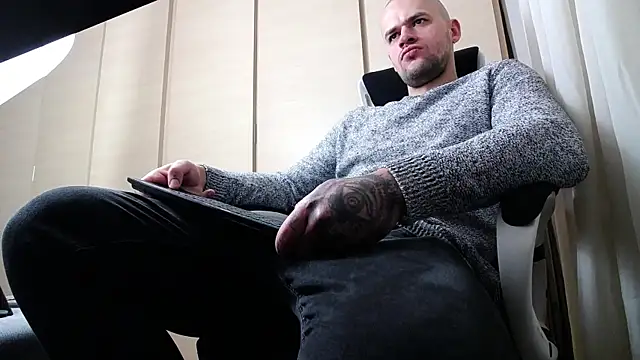 Snapshot of FindomJason chatting on December 2024 02:33:01 PM FindomJason online show from December 2024 02:33:01 PM