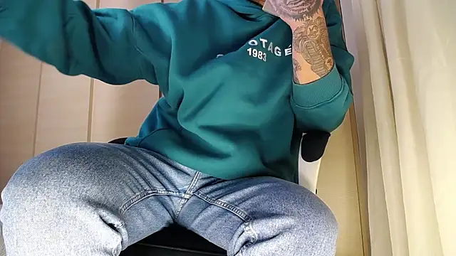 Snapshot of FindomJason chatting on December 2024 02:49:02 PM FindomJason online show from December 2024 02:49:02 PM