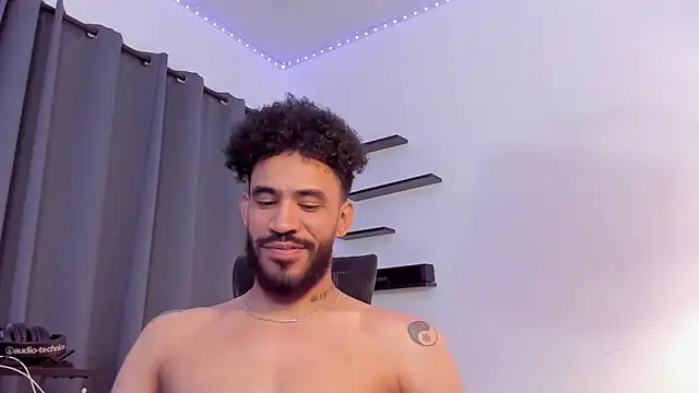 Snapshot of JesusOne chatting on December 2024 01:28:02 PM JesusOne online show from December 2024 01:28:02 PM