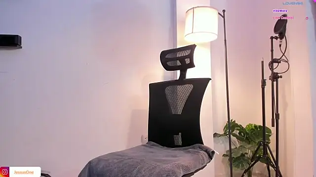 Snapshot of JesusOne chatting on January 2025 05:27:01 AM JesusOne online show from January 2025 05:27:01 AM