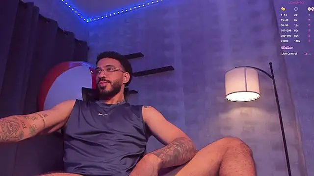 Snapshot of JesusOne chatting on November 2025 04:38:01 PM JesusOne online show from November 2025 04:38:01 PM