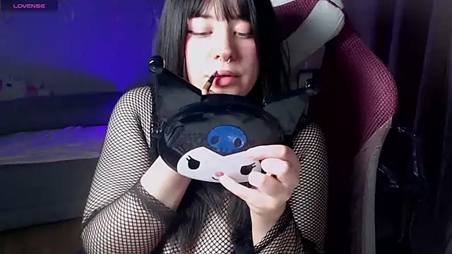 MeowkaUwU  online show from May 2026 09:32:02 PM