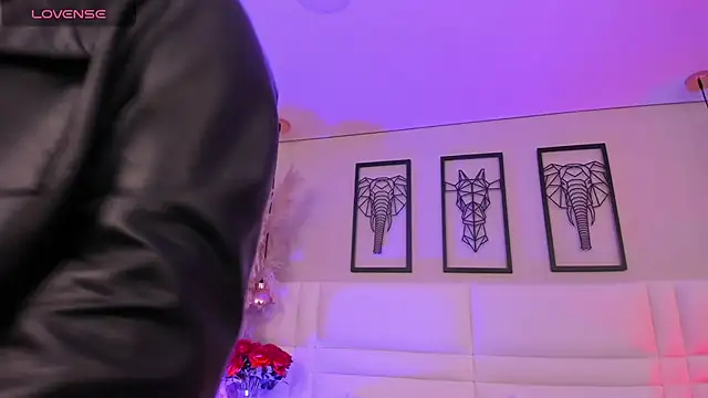 Rebeca jones online show from November 2025 12:11:01 PM