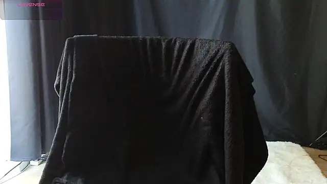 Mia G0ld online show from April 2026 12:00:01 PM