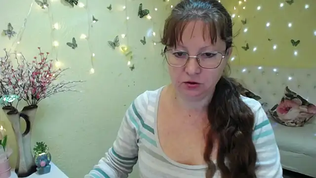 VanessaHotts online show from May 2026 05:01:02 AM