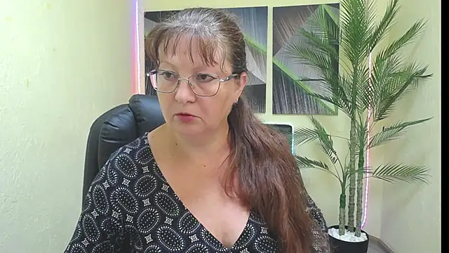 VanessaHotts online show from July 2026 05:01:01 AM