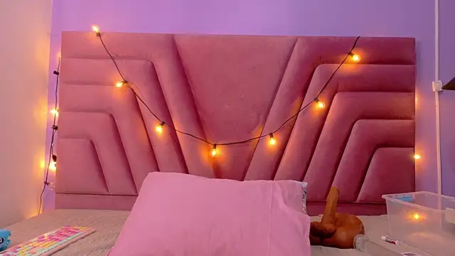 naughty ebonyy online show from November 2025 03:05:01 AM