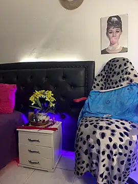 lonely shewolf online show from December 2025 04:00:01 PM