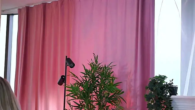 Snapshot of ArtTeasee chatting on December 2024 08:24:01 AM ArtTeasee online show from December 2024 08:24:01 AM