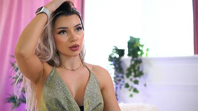 Snapshot of ArtTeasee chatting on January 2025 01:52:01 PM ArtTeasee online show from January 2025 01:52:01 PM