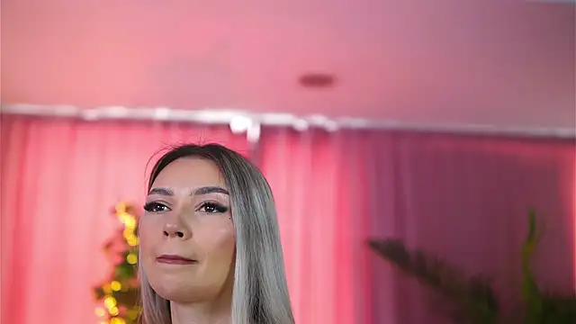 Snapshot of ArtTeasee chatting on March 2025 09:33:02 AM ArtTeasee online show from March 2025 09:33:02 AM