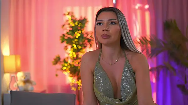 Snapshot of ArtTeasee chatting on March 2025 01:19:02 PM ArtTeasee online show from March 2025 01:19:02 PM