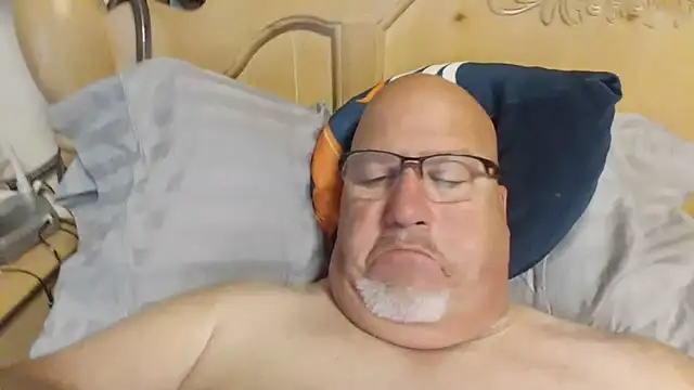 Bigbear0563 online show from May 2026 02:24:02 PM