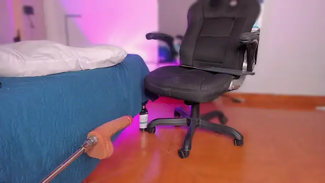 Emmily Savage online show from January 2026 07:11:01 PM