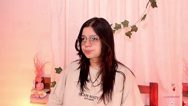 Snapshot of Mey_moon chatting on February 2025 05:17:02 PM Mey moon online show from February 2025 05:17:02 PM