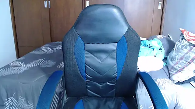 aresholland online show from December 2024 04:27:02 PM